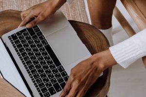 Google Discover réduit la diffusion après 48 h sans nouveau signal d’engagement