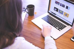 Pourquoi les robots.txt dynamiques cassent-ils parfois le crawl budget sur WordPress